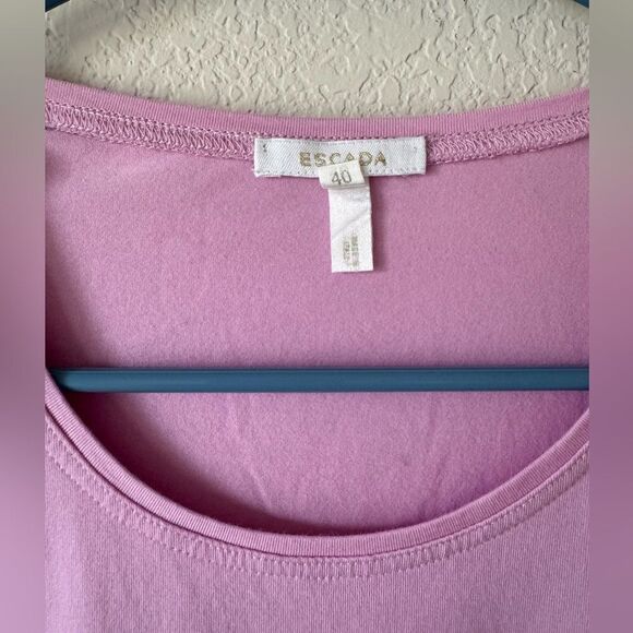 Escada $325 Lavender V-Neck Knit Shirt Sz 40/10 Short Sleeve Cotton Blend Italy - Picture 2 of 5